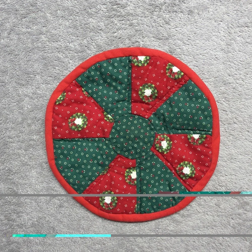 2 VTG Christmas Potholders Hot Pads Quilted 1990s Holly Wreath Holiday Decor